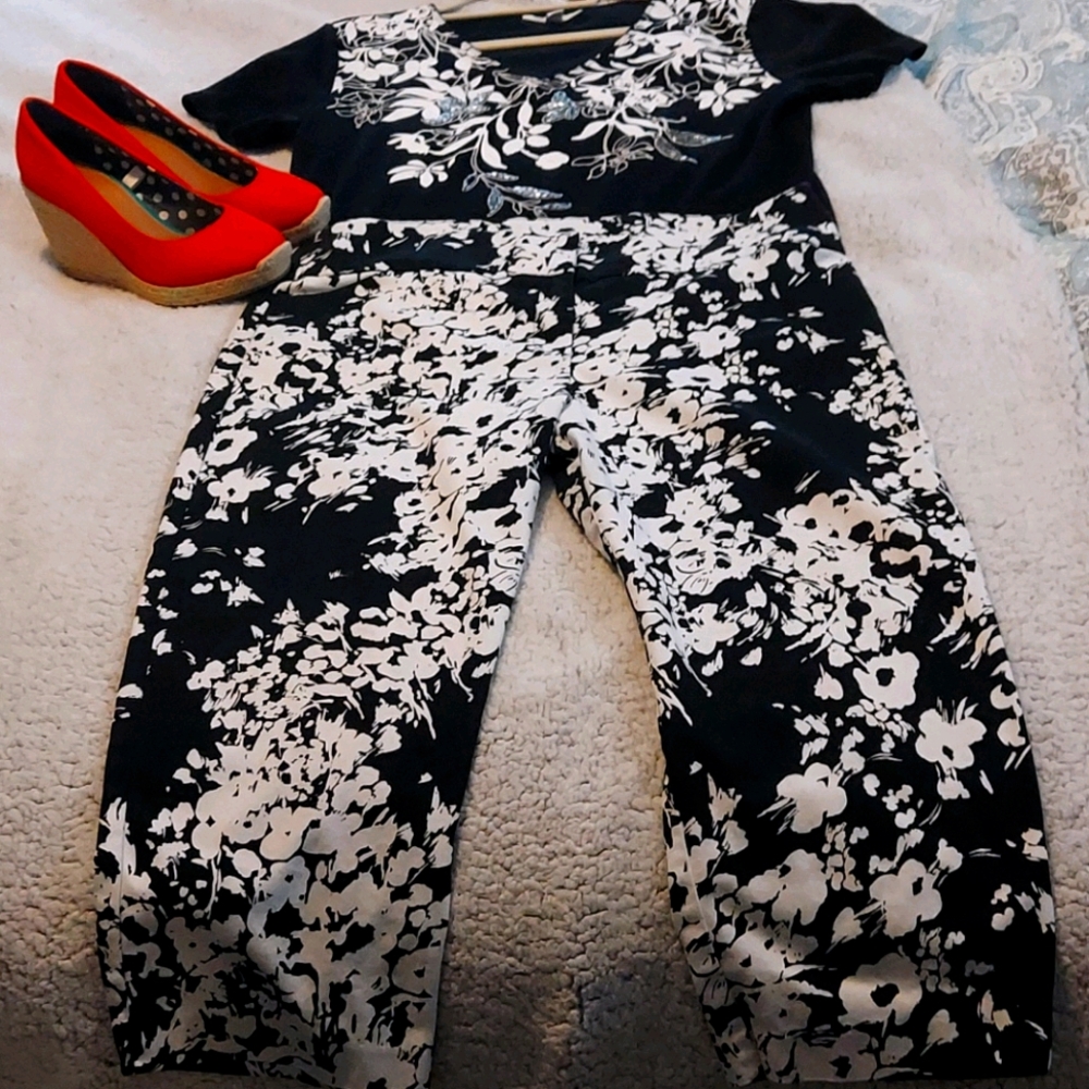 Alex and Oliva Capris size 16